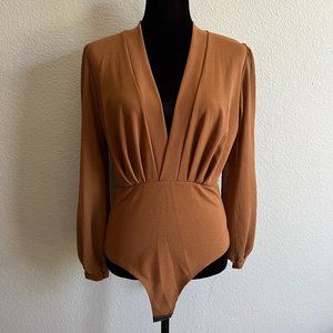 NWOT BOOHOO CAMEL V-NECK LONG SLEEVE BODYSUIT